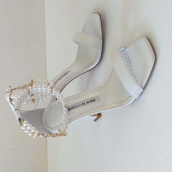 NWT Manolo Blahnik Charona Imitation Pearl Sandals - Picture 2 of 8